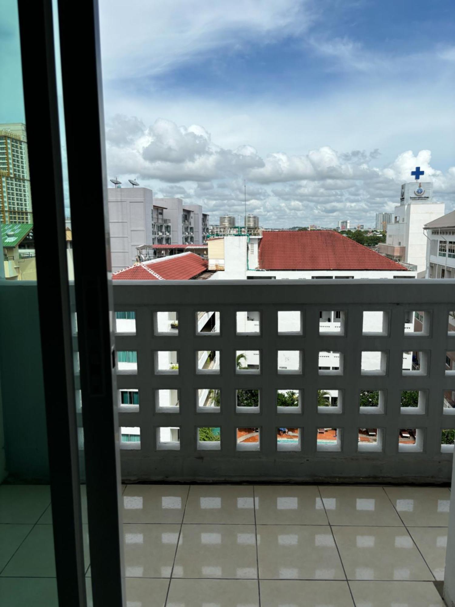 Hotel Sutus Court 1 Pattaya Exterior foto