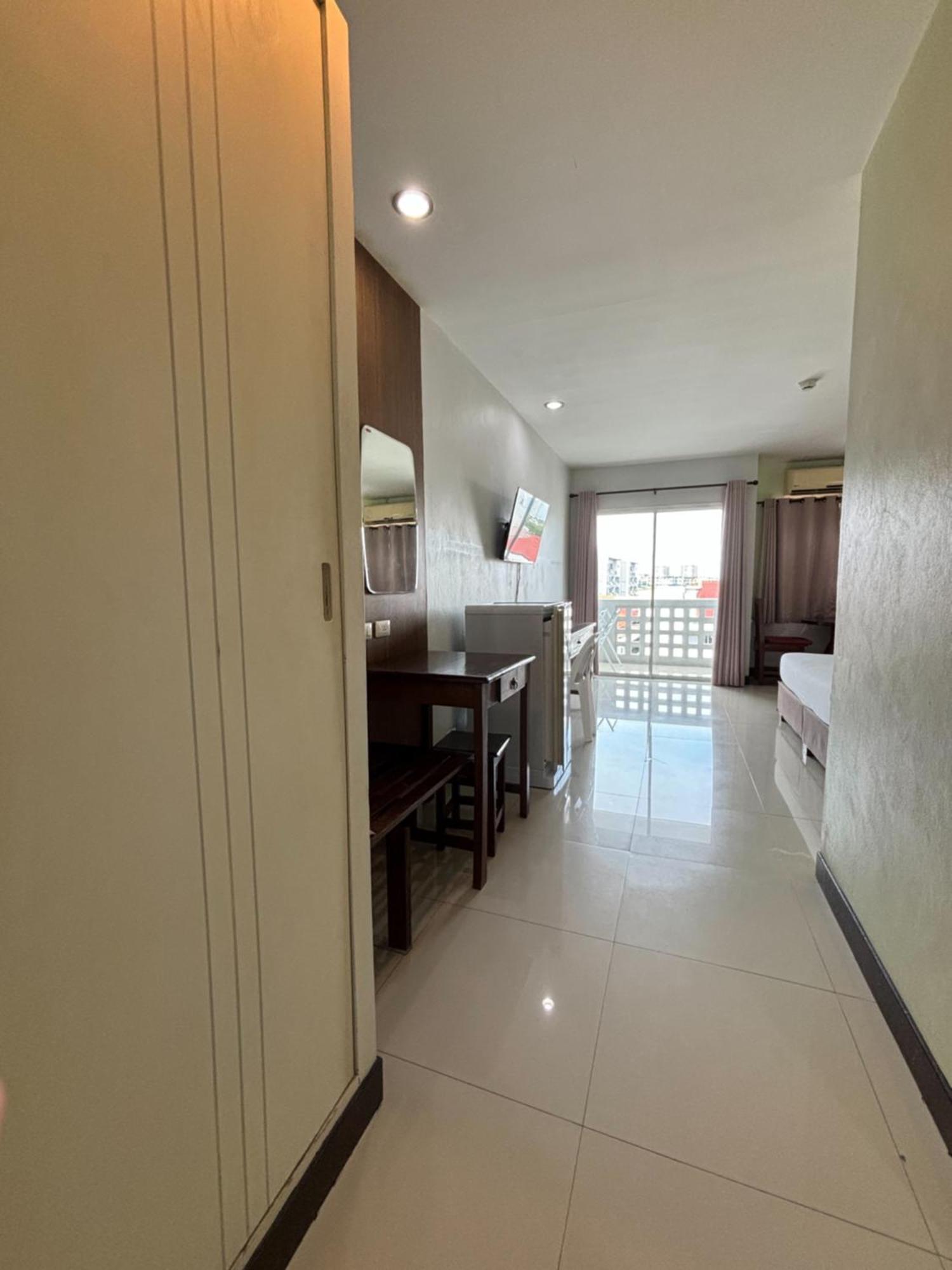 Hotel Sutus Court 1 Pattaya Exterior foto