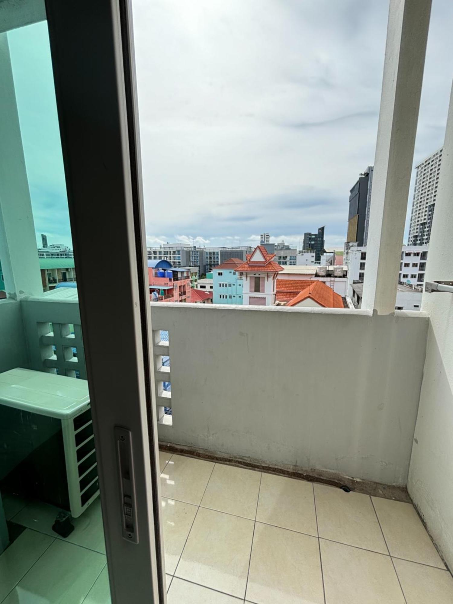 Hotel Sutus Court 1 Pattaya Exterior foto