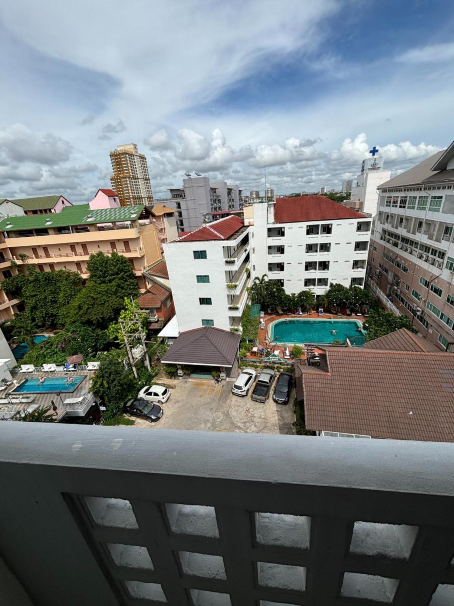 Hotel Sutus Court 1 Pattaya Exterior foto