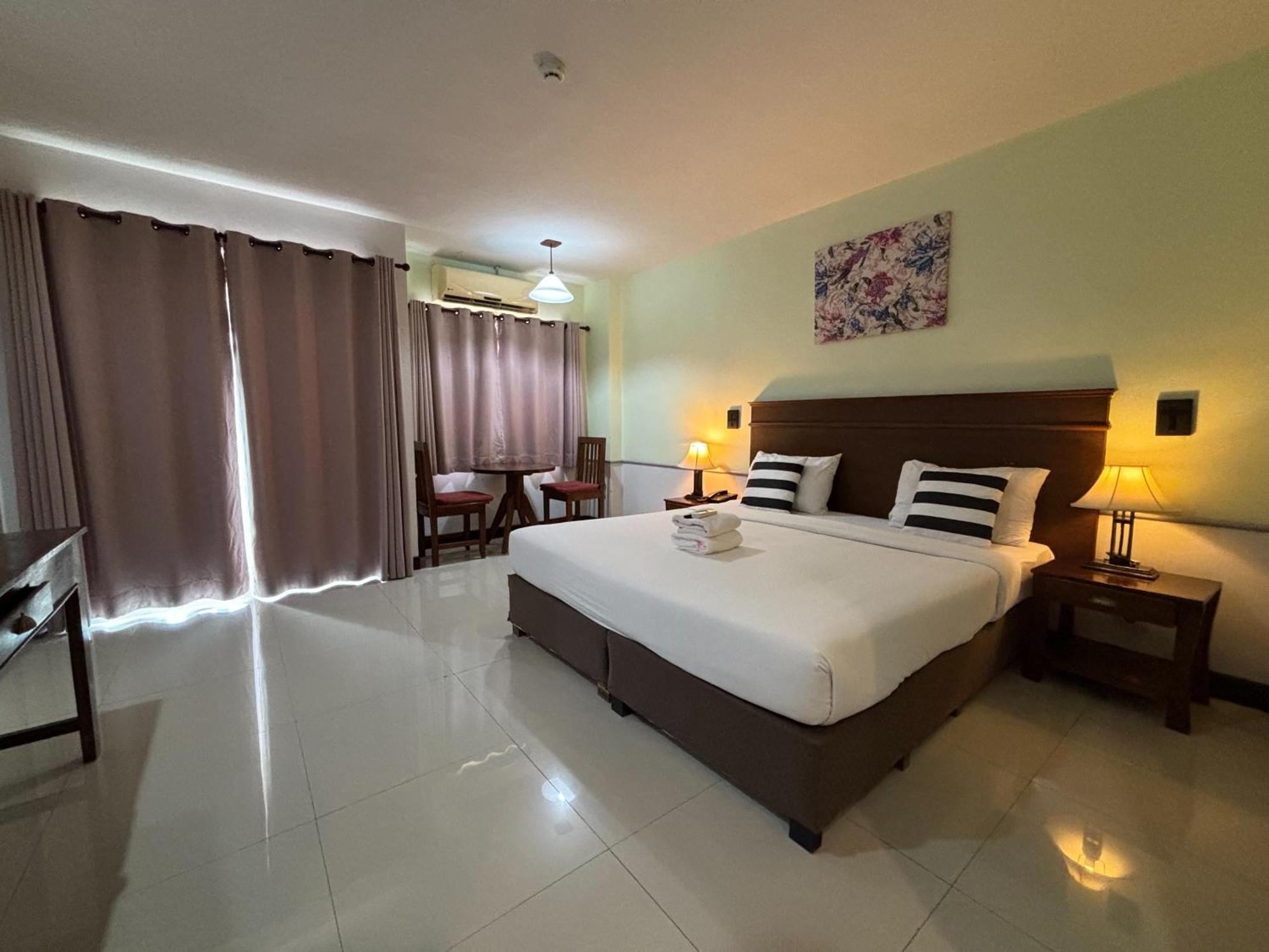 Hotel Sutus Court 1 Pattaya Exterior foto