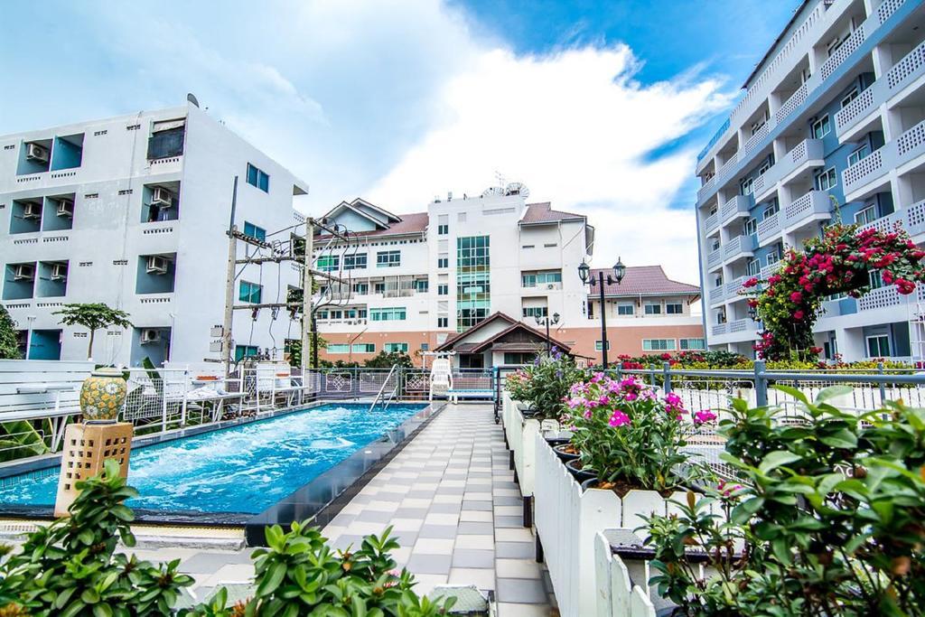 Hotel Sutus Court 1 Pattaya Exterior foto