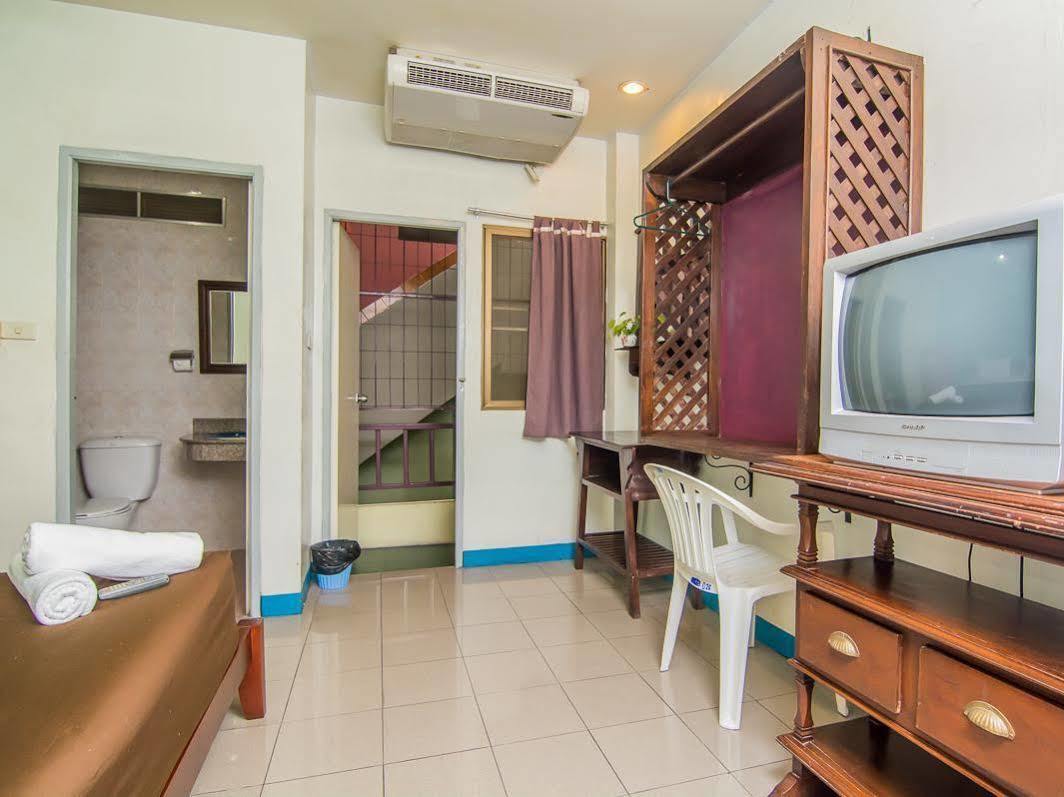 Hotel Sutus Court 1 Pattaya Exterior foto