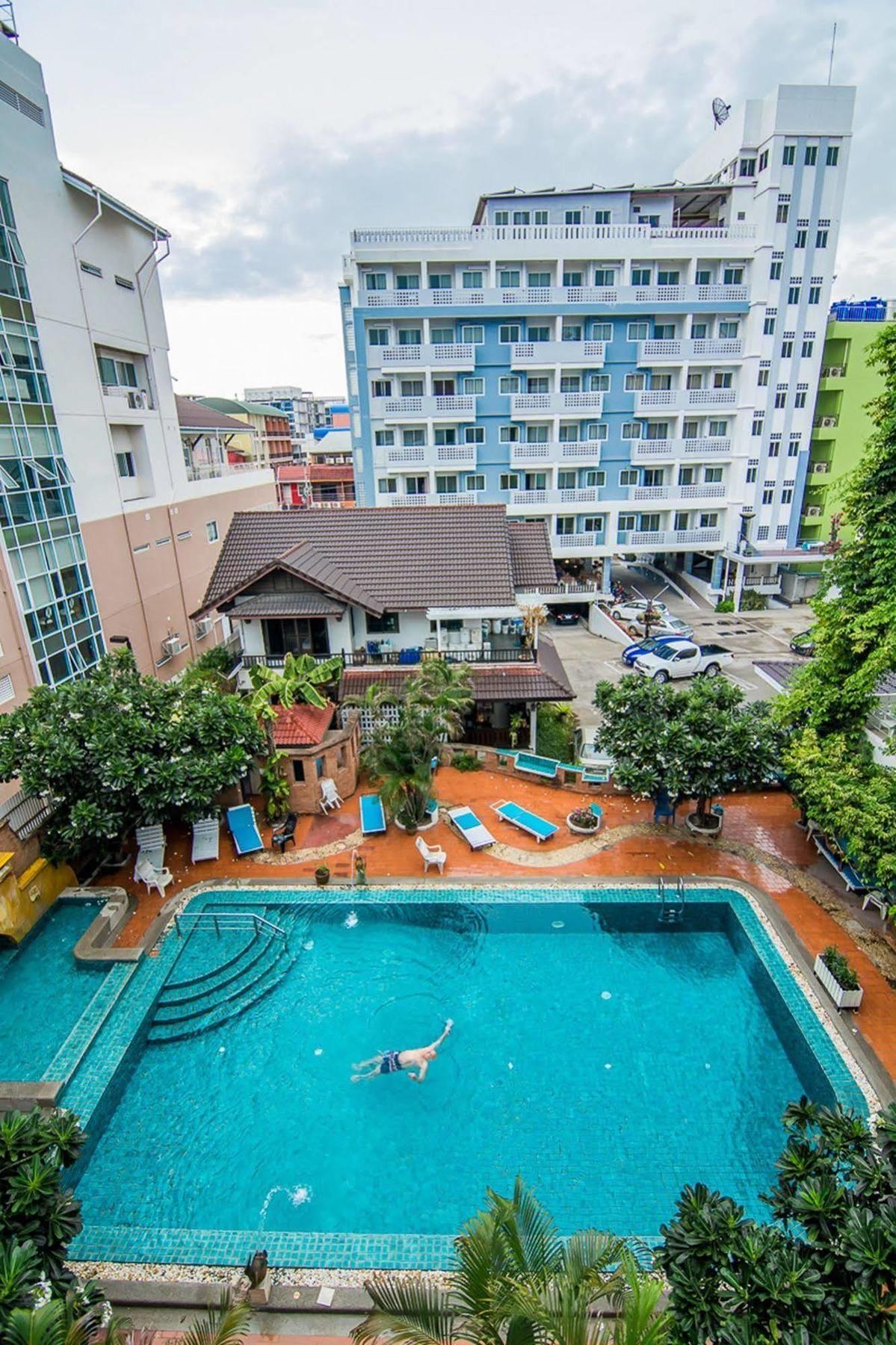 Hotel Sutus Court 1 Pattaya Exterior foto