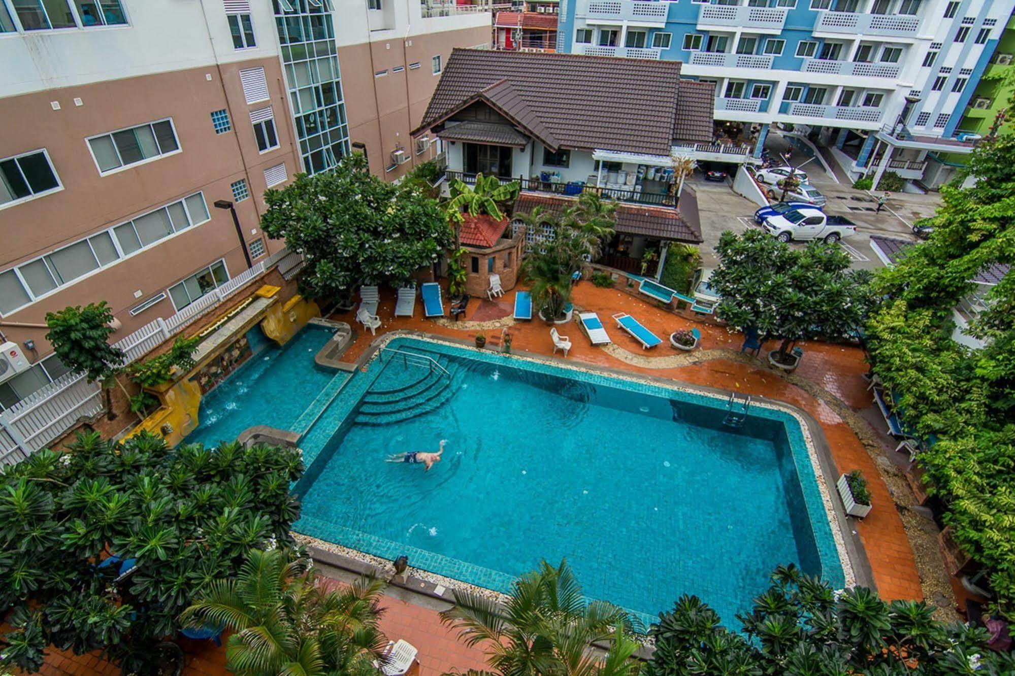 Hotel Sutus Court 1 Pattaya Exterior foto