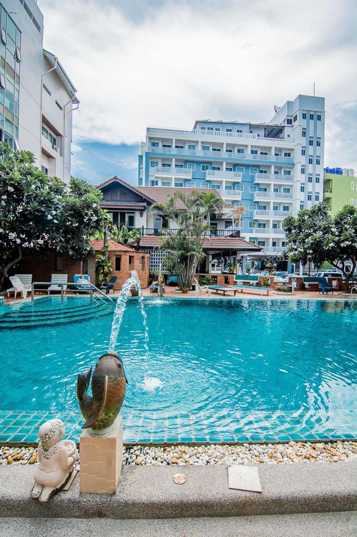 Hotel Sutus Court 1 Pattaya Exterior foto