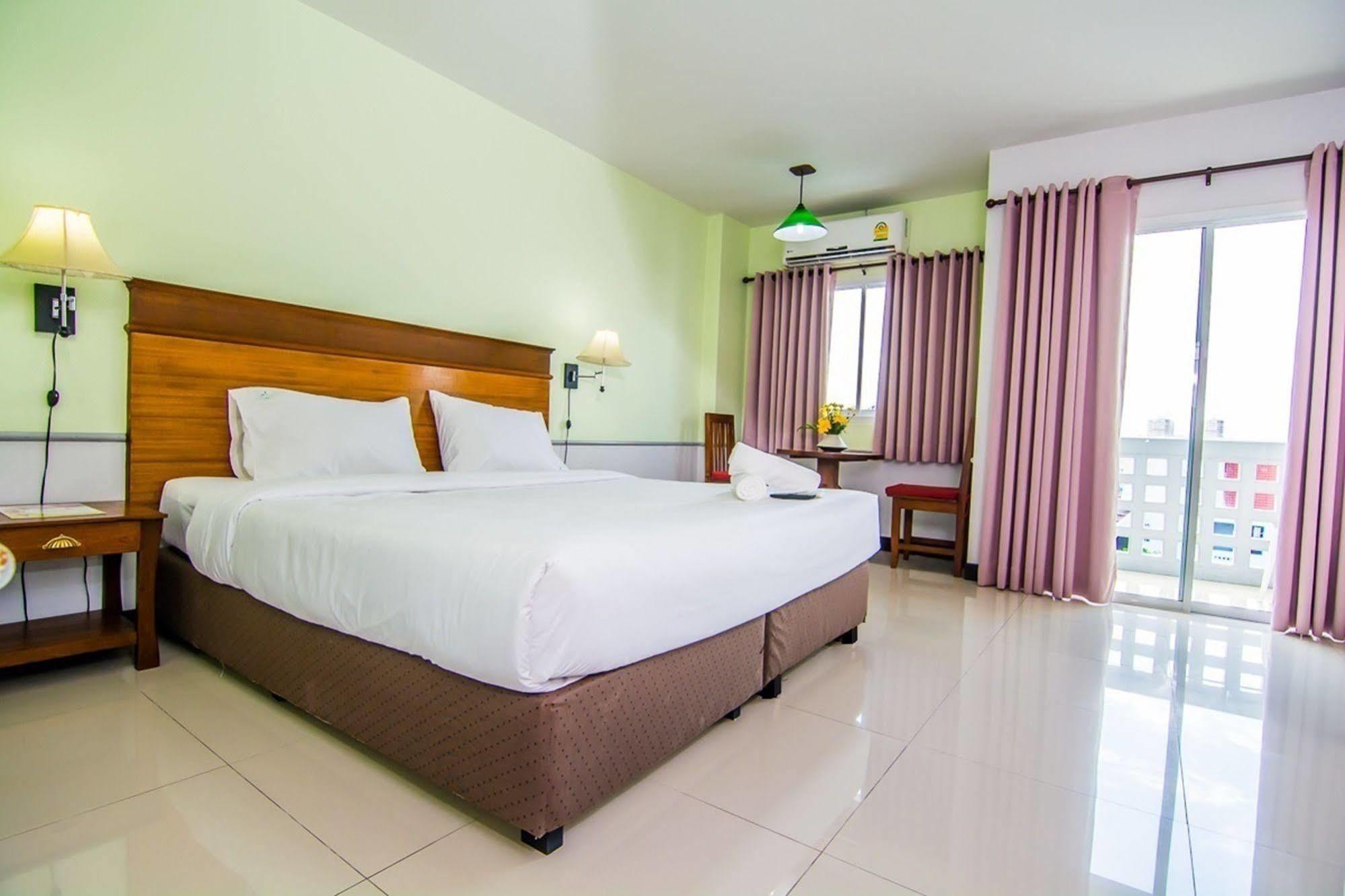Hotel Sutus Court 1 Pattaya Exterior foto