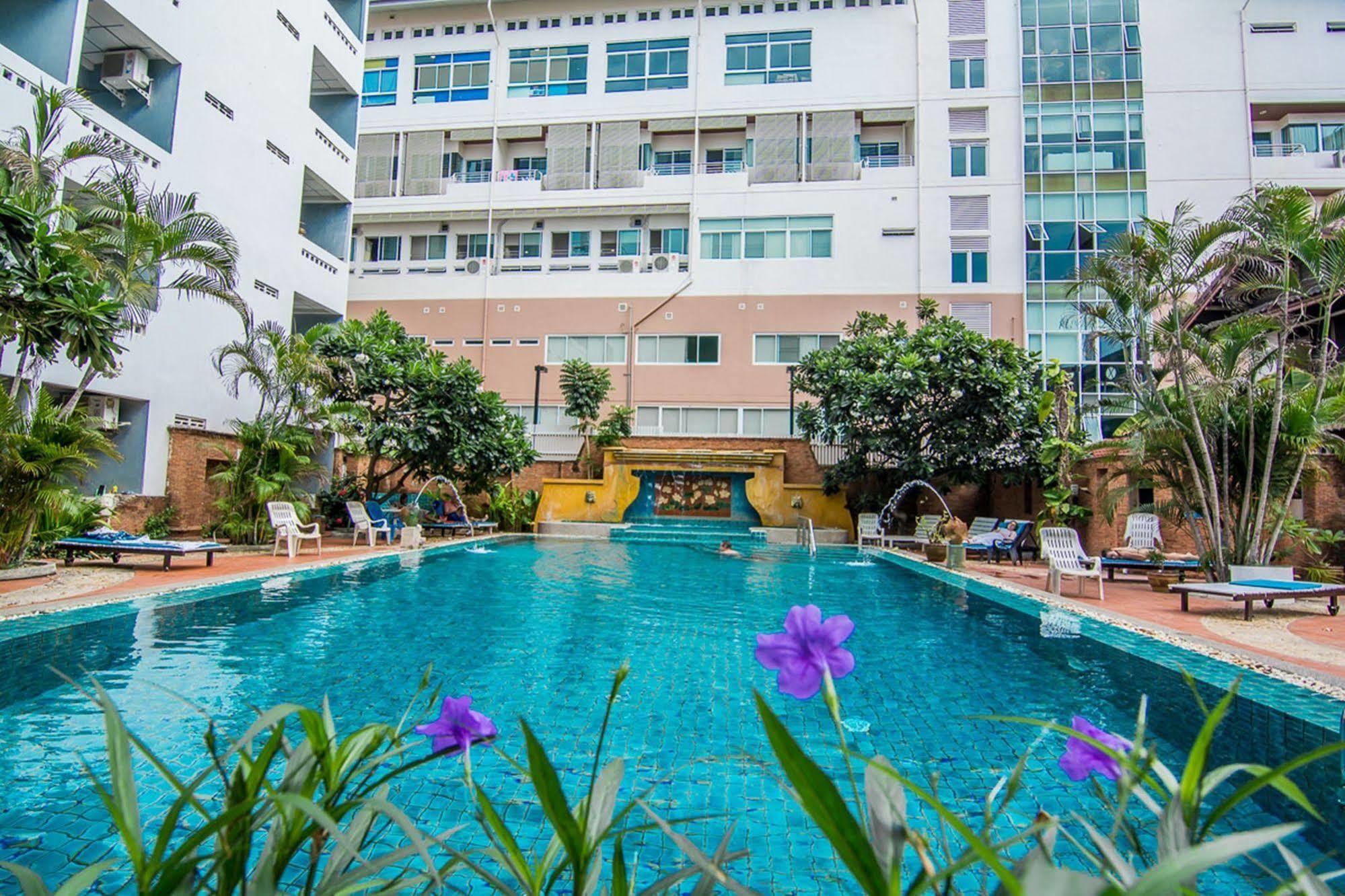 Hotel Sutus Court 1 Pattaya Exterior foto