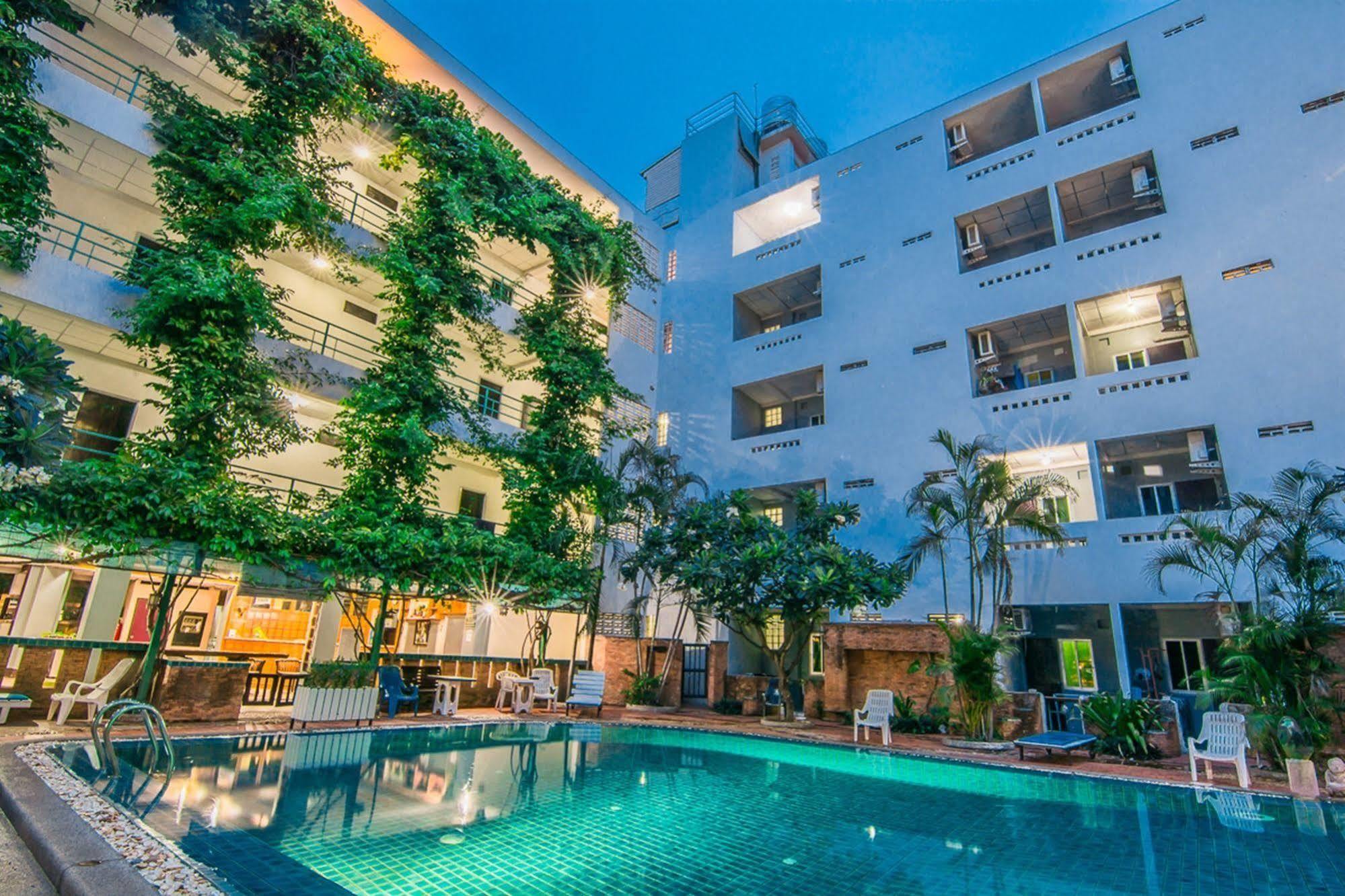 Hotel Sutus Court 1 Pattaya Exterior foto
